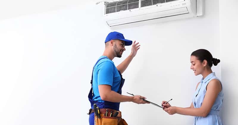 hvac-tech-with-happy-customer